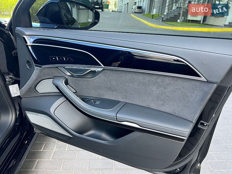 Седан Audi S8 2023 в Днепре