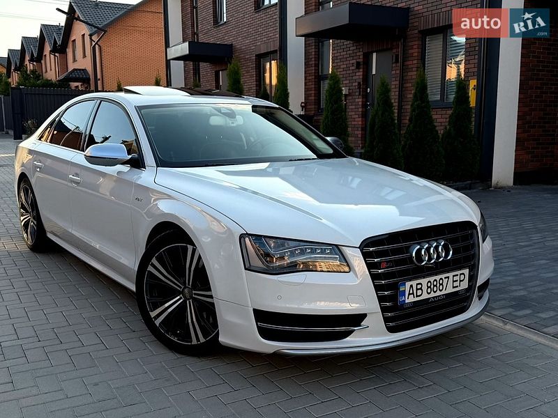 Седан Audi S8 2014 в Вінниці
