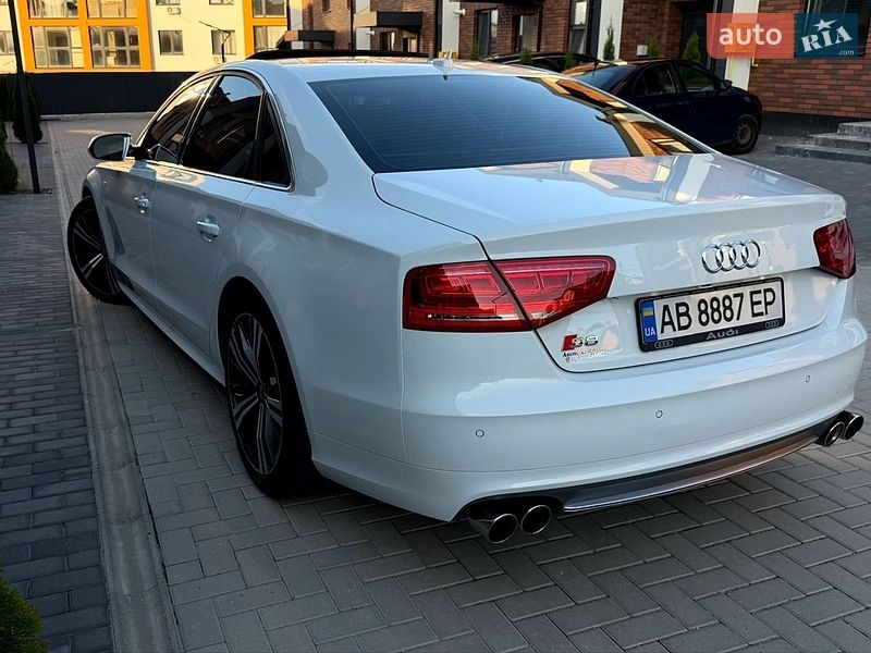 Седан Audi S8 2014 в Вінниці