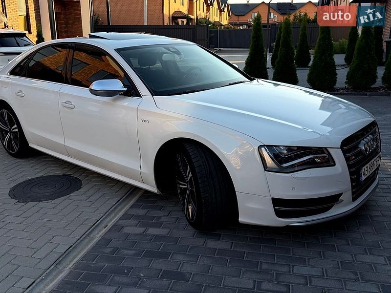 Седан Audi S8 2014 в Вінниці
