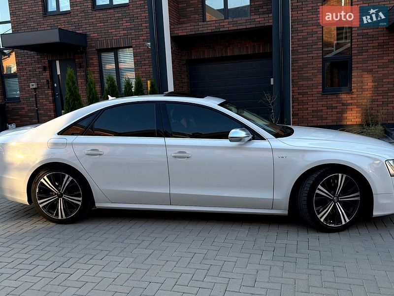 Седан Audi S8 2014 в Вінниці