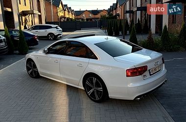 Седан Audi S8 2014 в Вінниці