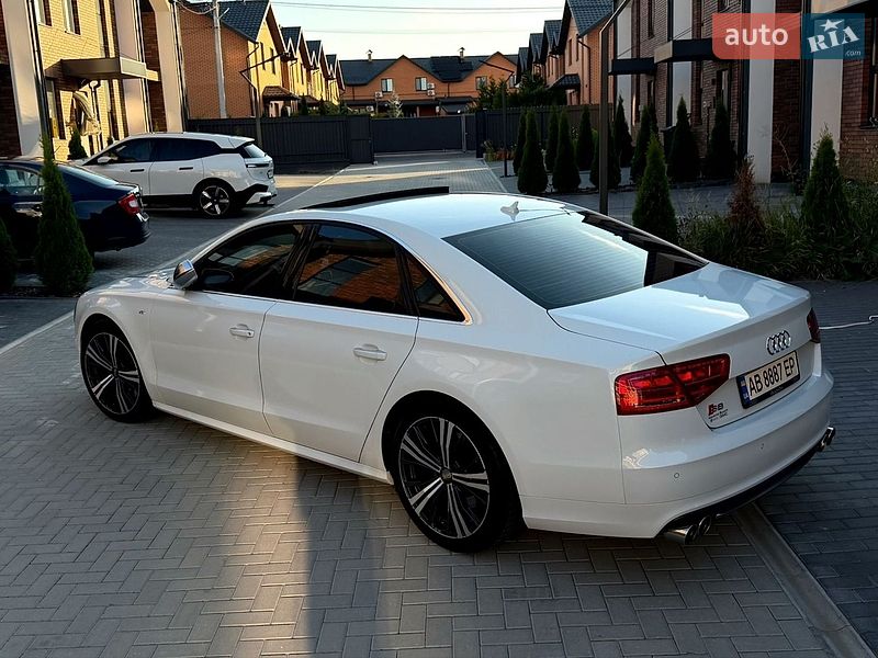 Седан Audi S8 2014 в Вінниці