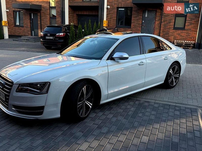Седан Audi S8 2014 в Вінниці