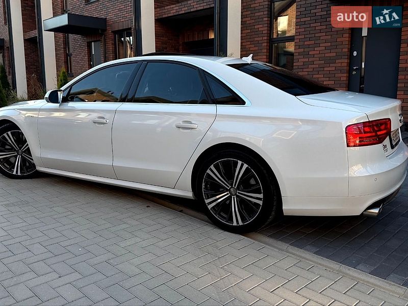 Седан Audi S8 2014 в Вінниці