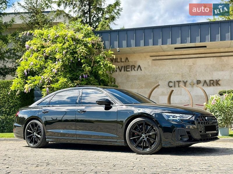 Седан Audi S8 2024 в Львове
