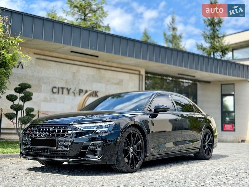 Седан Audi S8 2024 в Львове