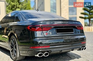 Седан Audi S8 2024 в Львове