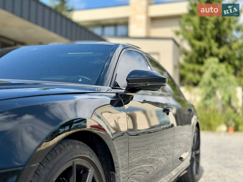Седан Audi S8 2024 в Львове