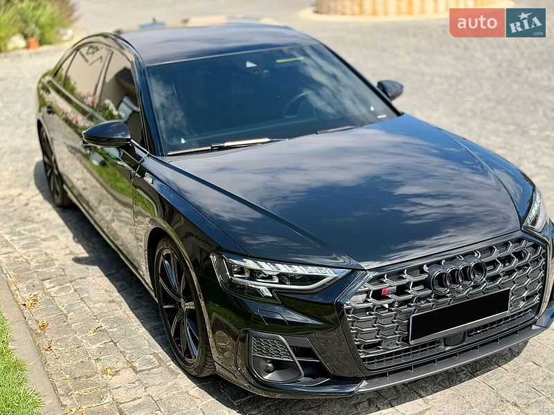 Седан Audi S8 2024 в Львове