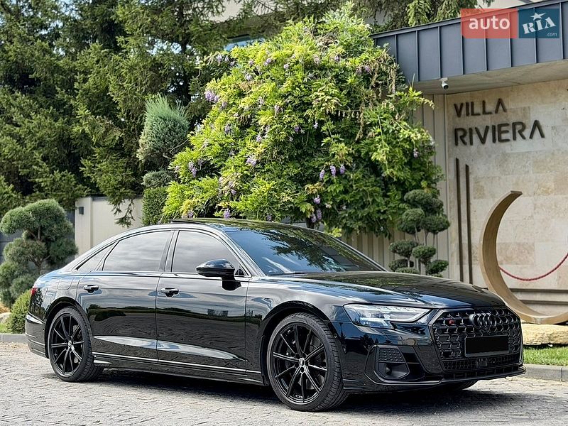 Седан Audi S8 2024 в Львове