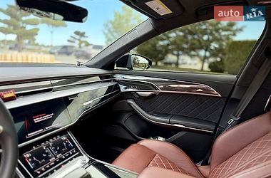 Седан Audi S8 2024 в Львове
