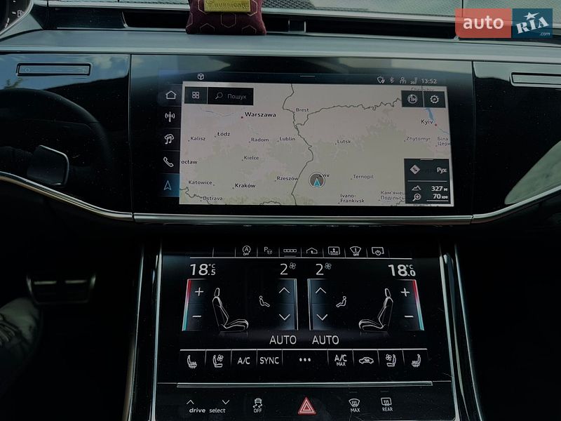Седан Audi S8 2024 в Львове
