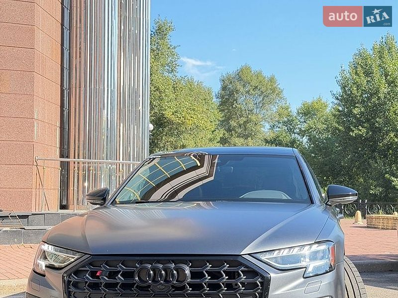 Седан Audi S8 2023 в Києві