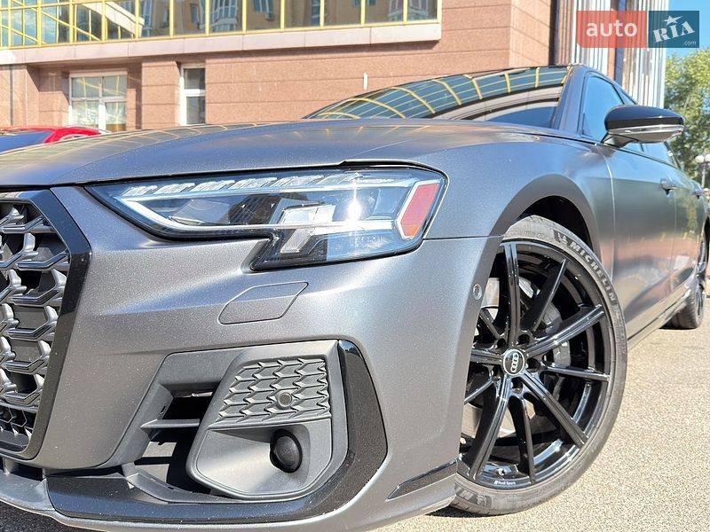 Седан Audi S8 2023 в Києві