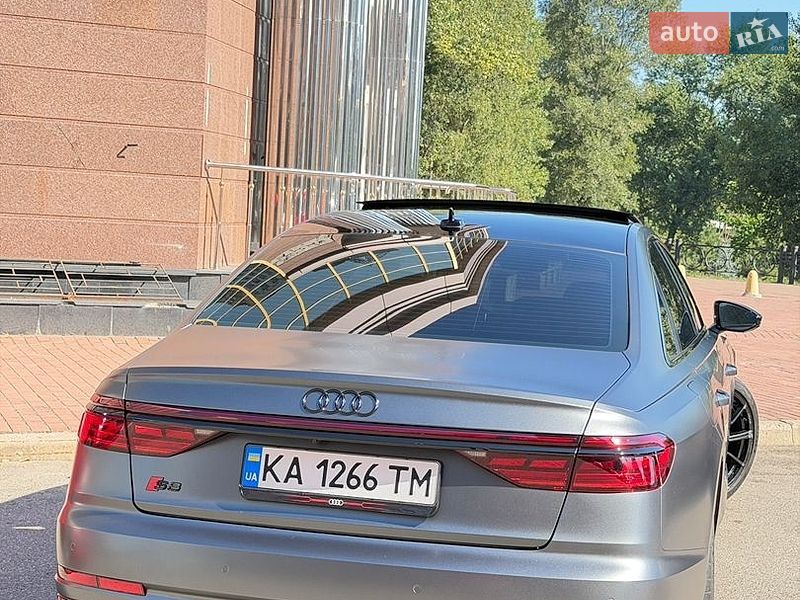 Седан Audi S8 2023 в Києві