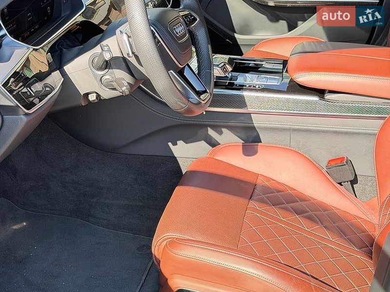 Седан Audi S8 2023 в Києві