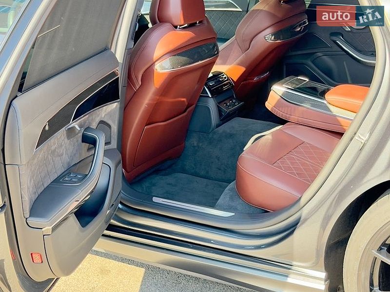 Седан Audi S8 2023 в Києві