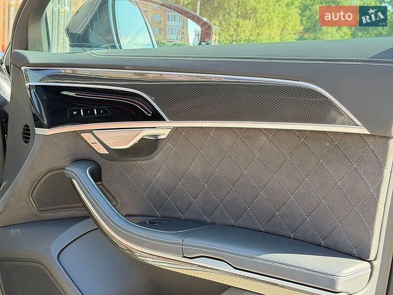Седан Audi S8 2023 в Києві
