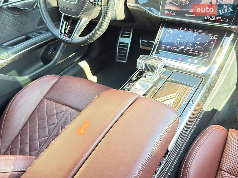 Седан Audi S8 2023 в Києві