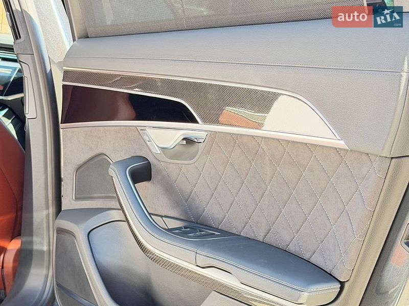 Седан Audi S8 2023 в Києві