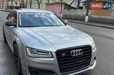Седан Audi S8 2015 в Львові
