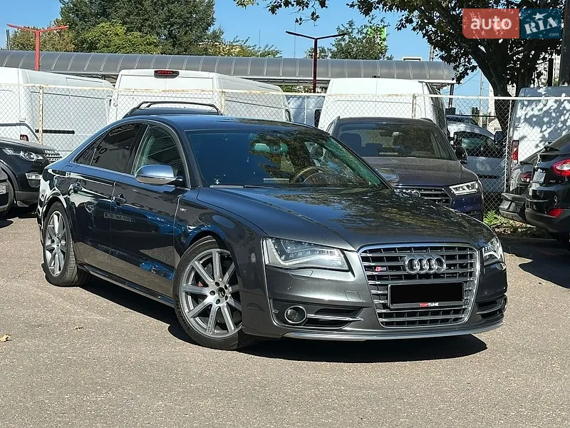 Audi S8