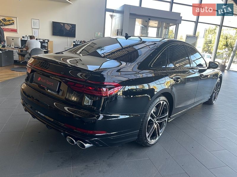 Седан Audi S8 2026 в Дніпрі