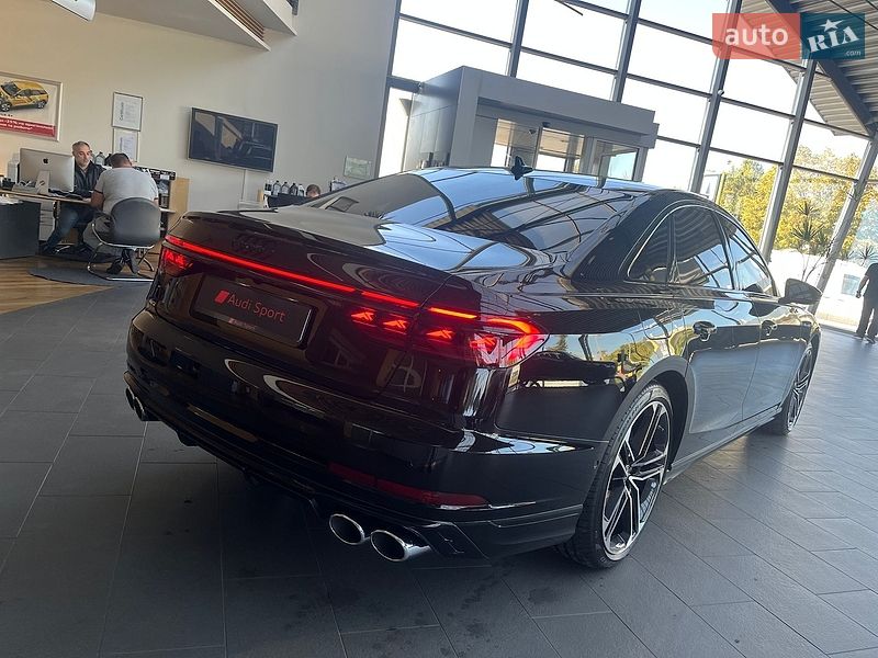 Седан Audi S8 2026 в Дніпрі