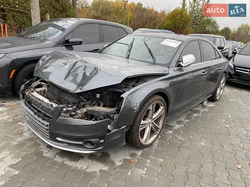 Audi S8