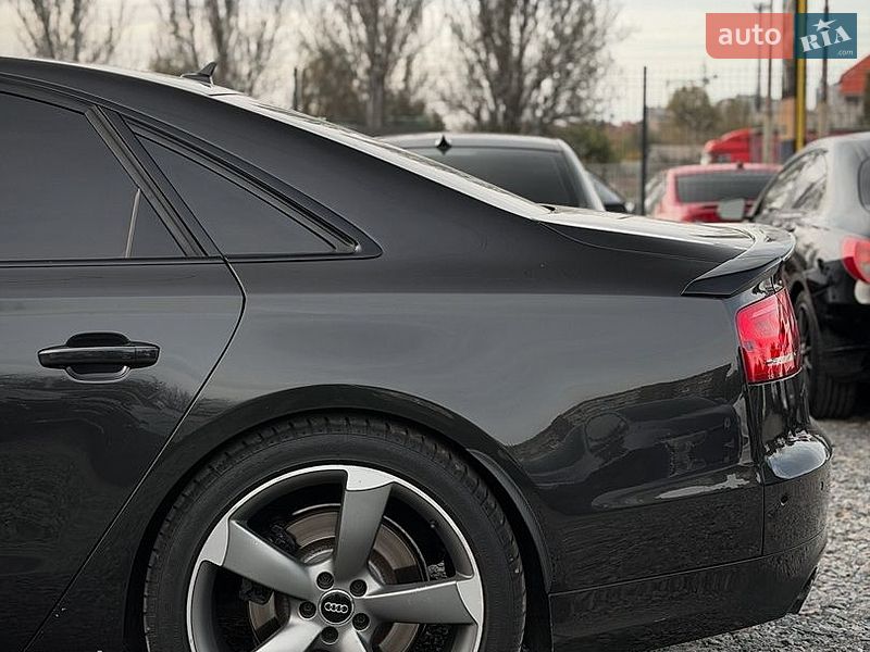 Седан Audi S8 2013 в Дніпрі