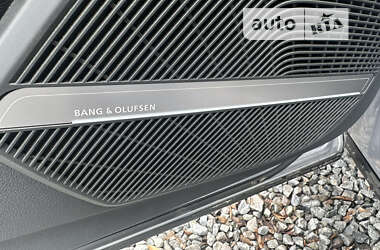 Внедорожник / Кроссовер Audi SQ5 2022 в 