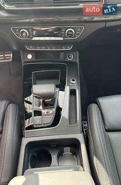 Внедорожник / Кроссовер Audi SQ5 2022 в 