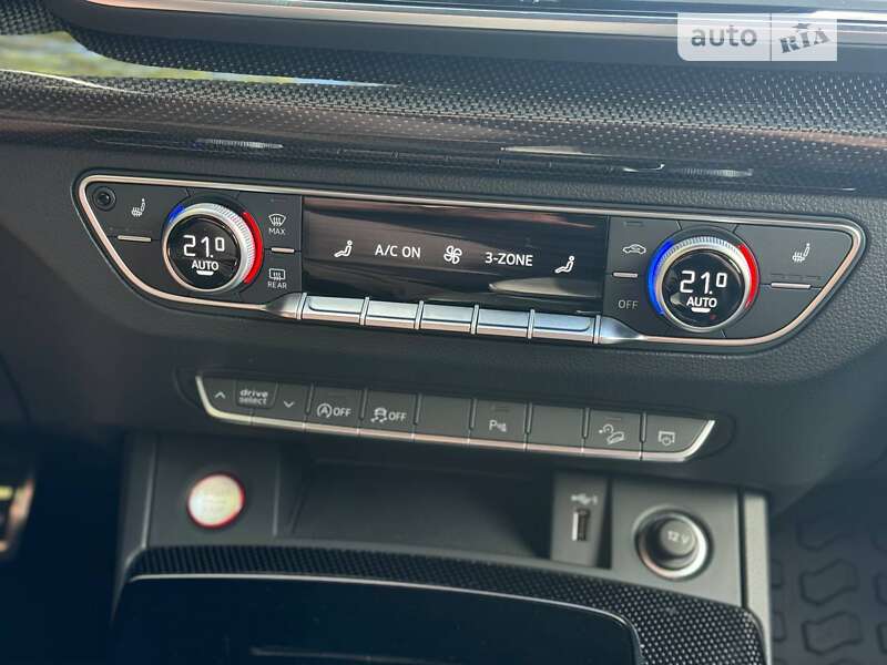 Внедорожник / Кроссовер Audi SQ5 2021 в Умани