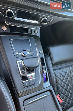 Внедорожник / Кроссовер Audi SQ5 2019 в 