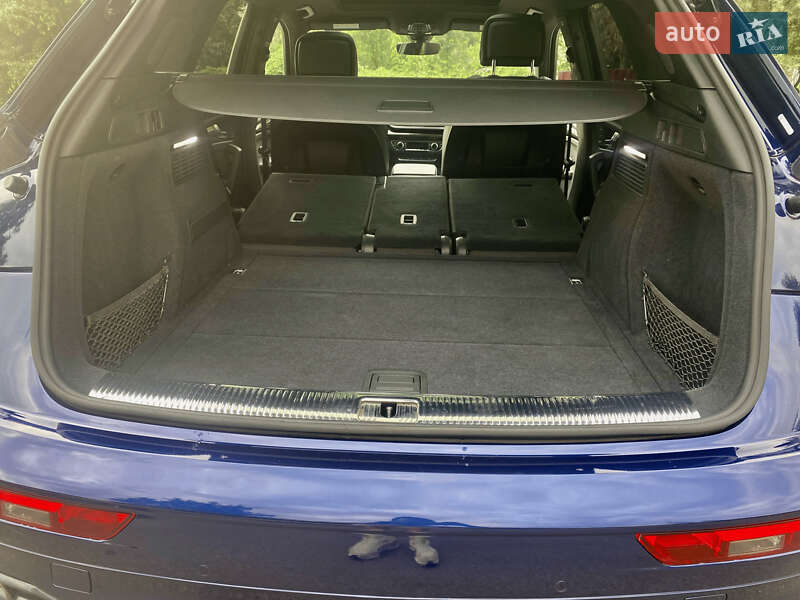Внедорожник / Кроссовер Audi SQ5 2019 в Киеве