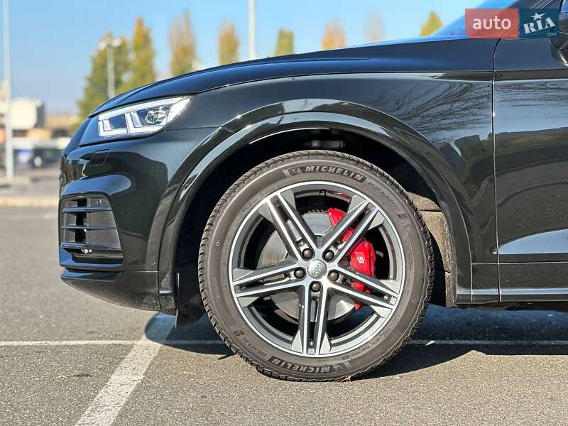 Внедорожник / Кроссовер Audi SQ5 2019 в Киеве