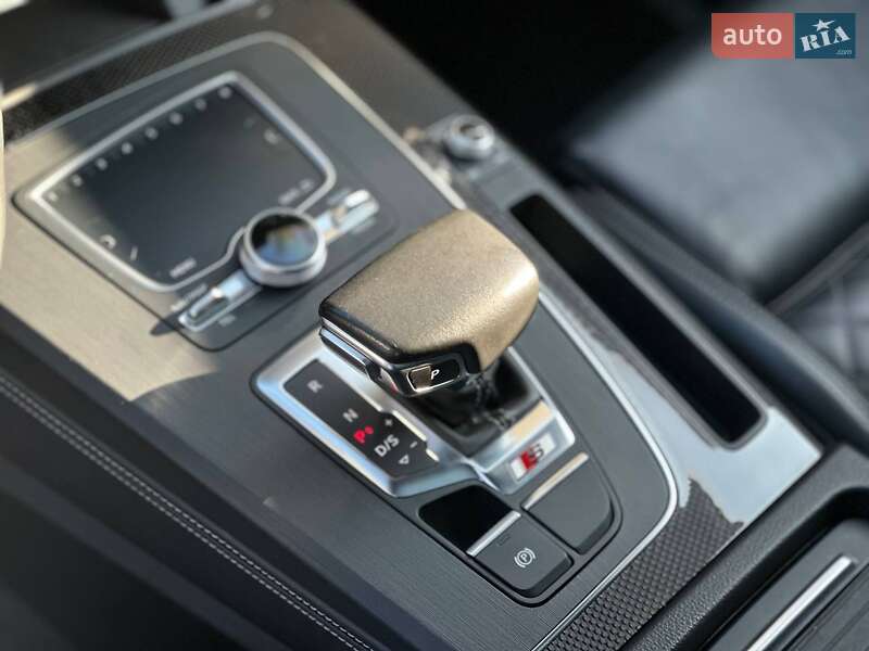 Внедорожник / Кроссовер Audi SQ5 2019 в Киеве