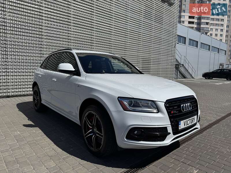 Позашляховик / Кросовер Audi SQ5 2016 в 