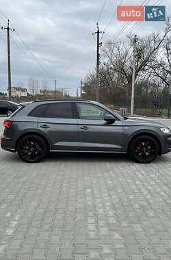 Внедорожник / Кроссовер Audi SQ5 2017 в 