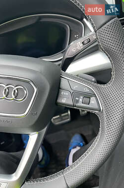 Внедорожник / Кроссовер Audi SQ5 2019 в 