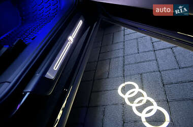 Внедорожник / Кроссовер Audi SQ5 2020 в 