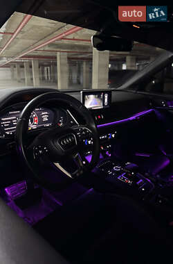 Внедорожник / Кроссовер Audi SQ5 2019 в 