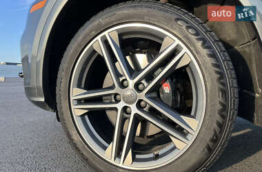 Внедорожник / Кроссовер Audi SQ5 2017 в 