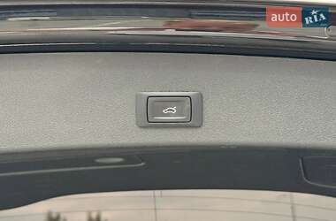 Внедорожник / Кроссовер Audi SQ5 2015 в 