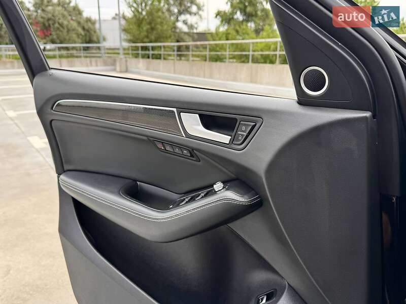 Внедорожник / Кроссовер Audi SQ5 2015 в Киеве