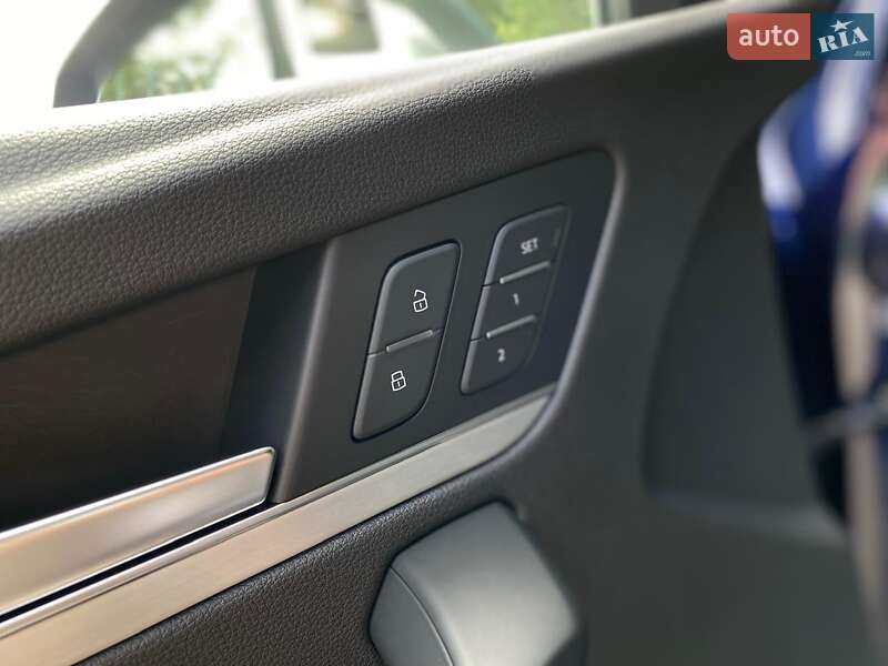 Внедорожник / Кроссовер Audi SQ5 2017 в Киеве