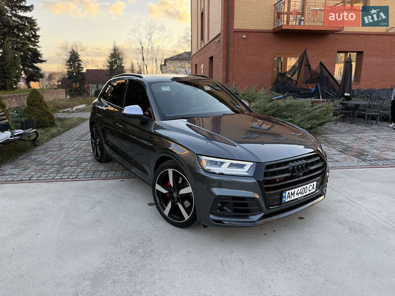 Внедорожник / Кроссовер Audi SQ5 2018 в Коростене