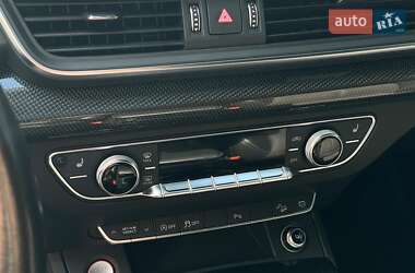 Внедорожник / Кроссовер Audi SQ5 2017 в 