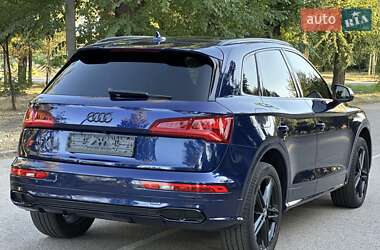 Внедорожник / Кроссовер Audi SQ5 2017 в 